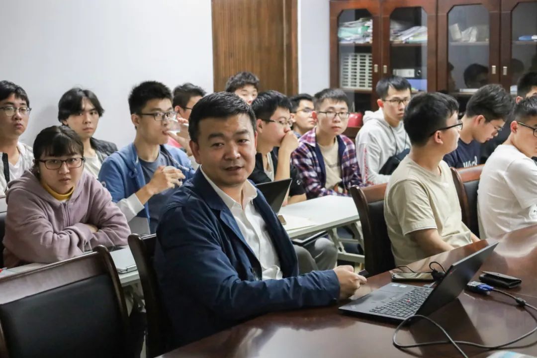 william英国中文开讲“思政第一课”